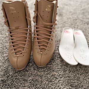 Edea Women's Tan Showgirl Skates